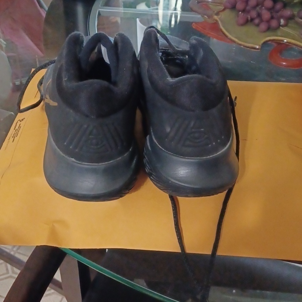 KYRIE IRVING FLY TRAP - Picture 3 of 4